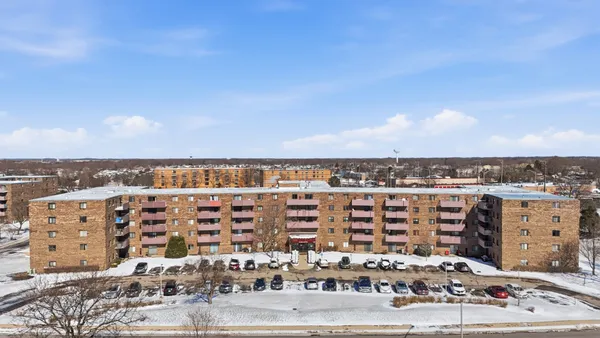 $1,400 | 1460 Fairlane Drive, Unit 228, Schaumburg, IL 60193
