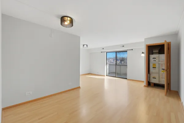 $1,400 | 1460 Fairlane Drive, Unit 228, Schaumburg, IL 60193