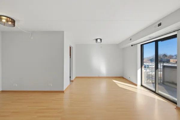 $1,400 | 1460 Fairlane Drive, Unit 228, Schaumburg, IL 60193