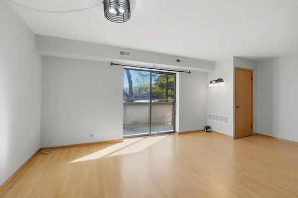 $1,400 | 1460 Fairlane Drive, Unit 228, Schaumburg, IL 60193