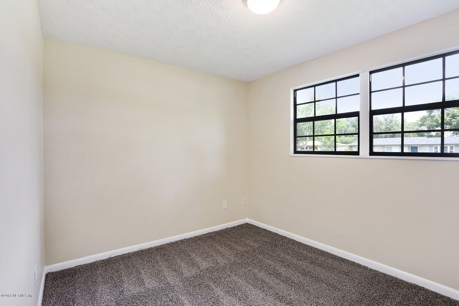 8545 Ruckman Avenue Jacksonville, FL 32221 - Photo 14 of 25 014_1600x1067_mls_1600x1067