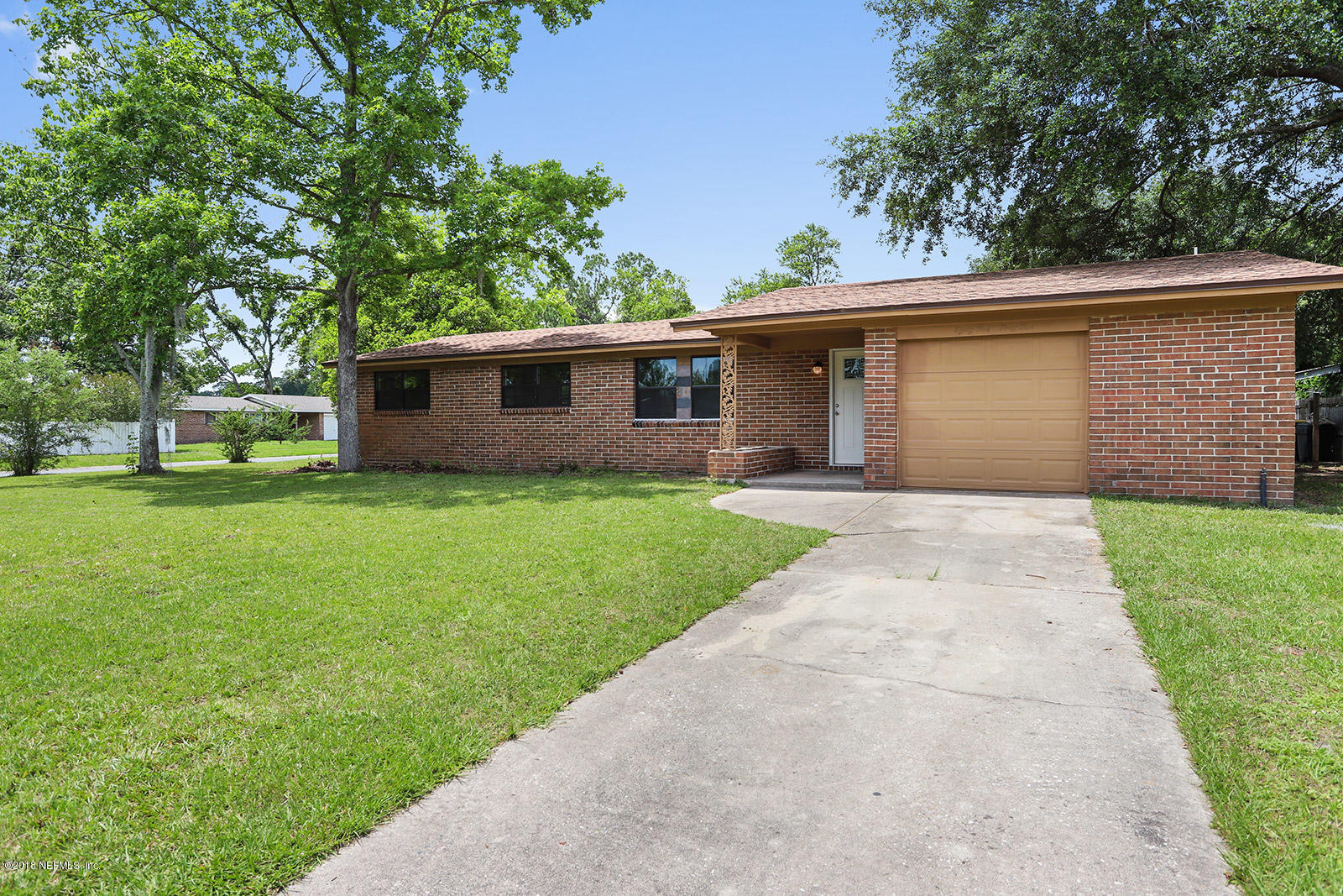 8545 Ruckman Avenue Jacksonville, FL 32221 - Photo 3 of 25 003_1600x1067_mls_1600x1067