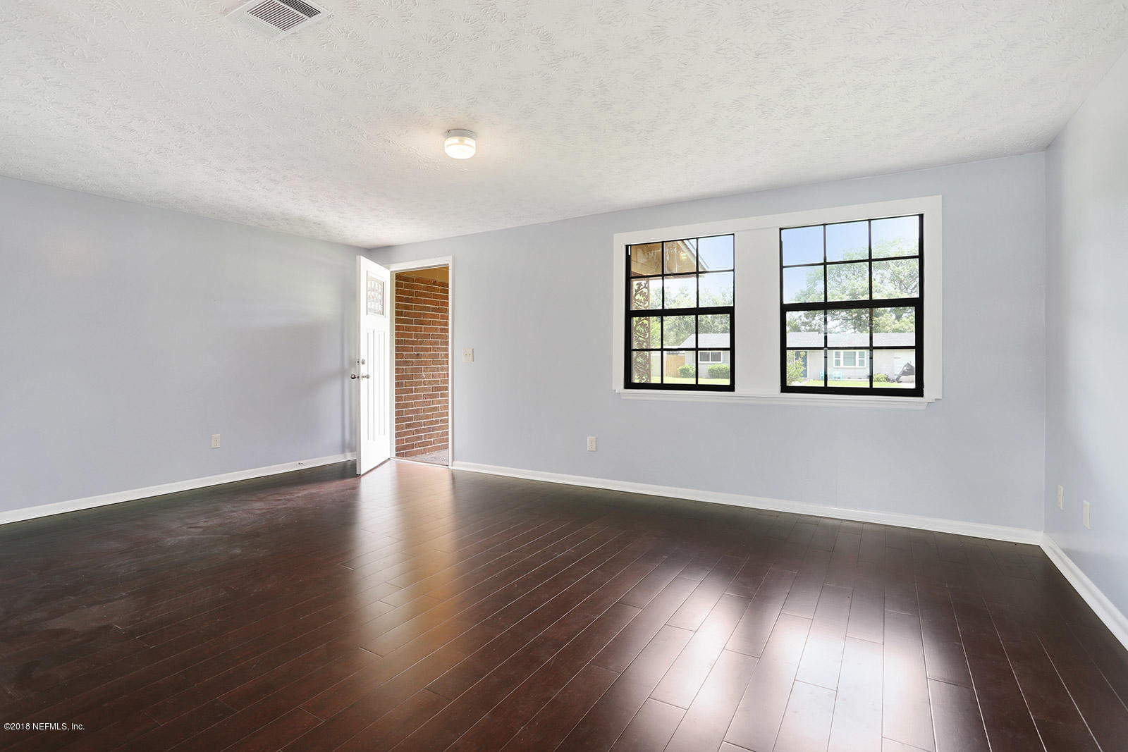 8545 Ruckman Avenue Jacksonville, FL 32221 - Photo 6 of 25 006_1600x1067_mls_1600x1067