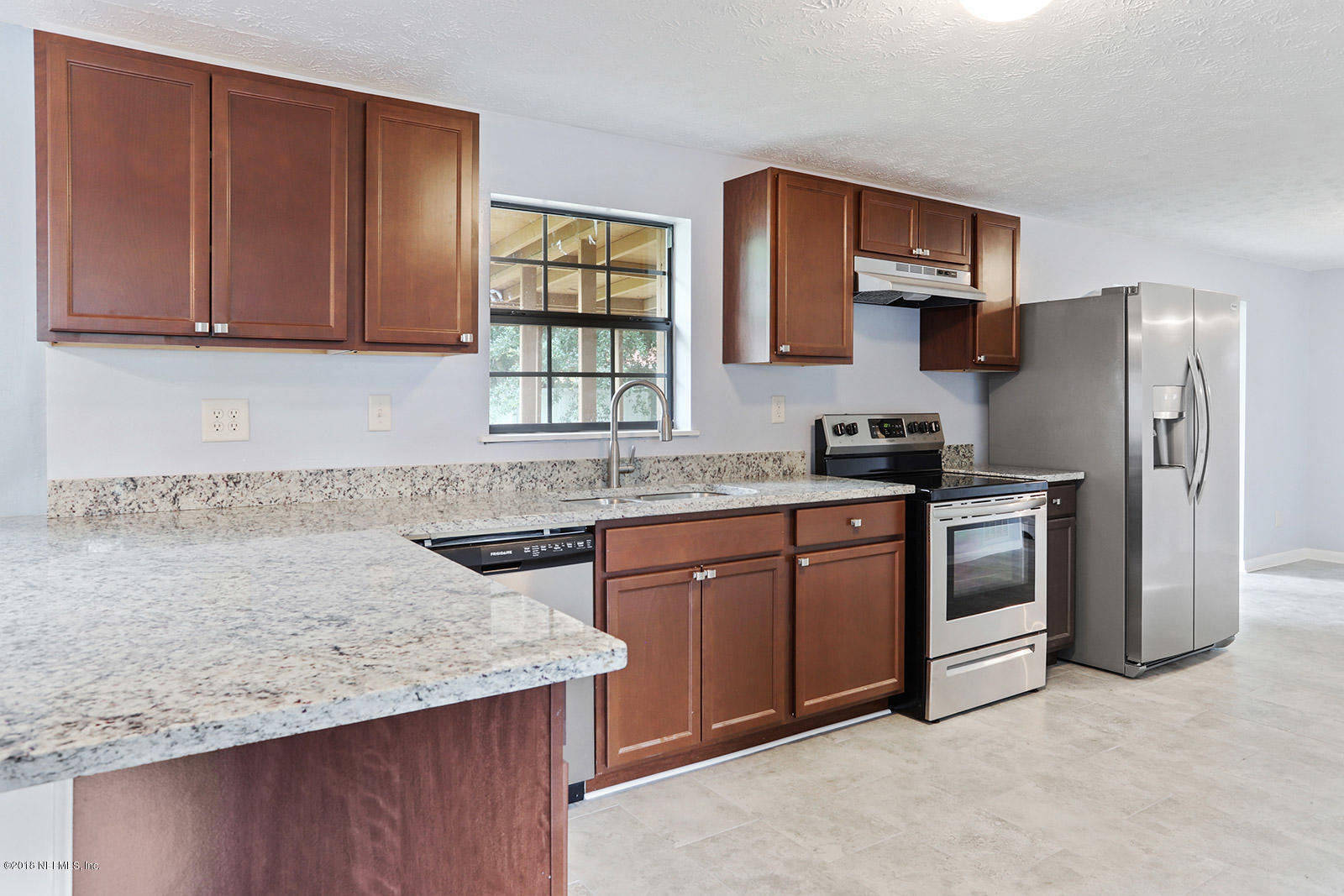 8545 Ruckman Avenue Jacksonville, FL 32221 - Photo 10 of 25 010_1600x1067_mls_1600x1067