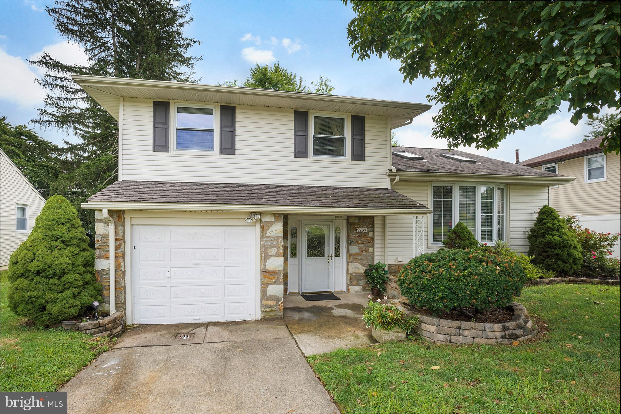 9737 Portis Road Philadelphia, PA 19115 - Photo 3 of 28