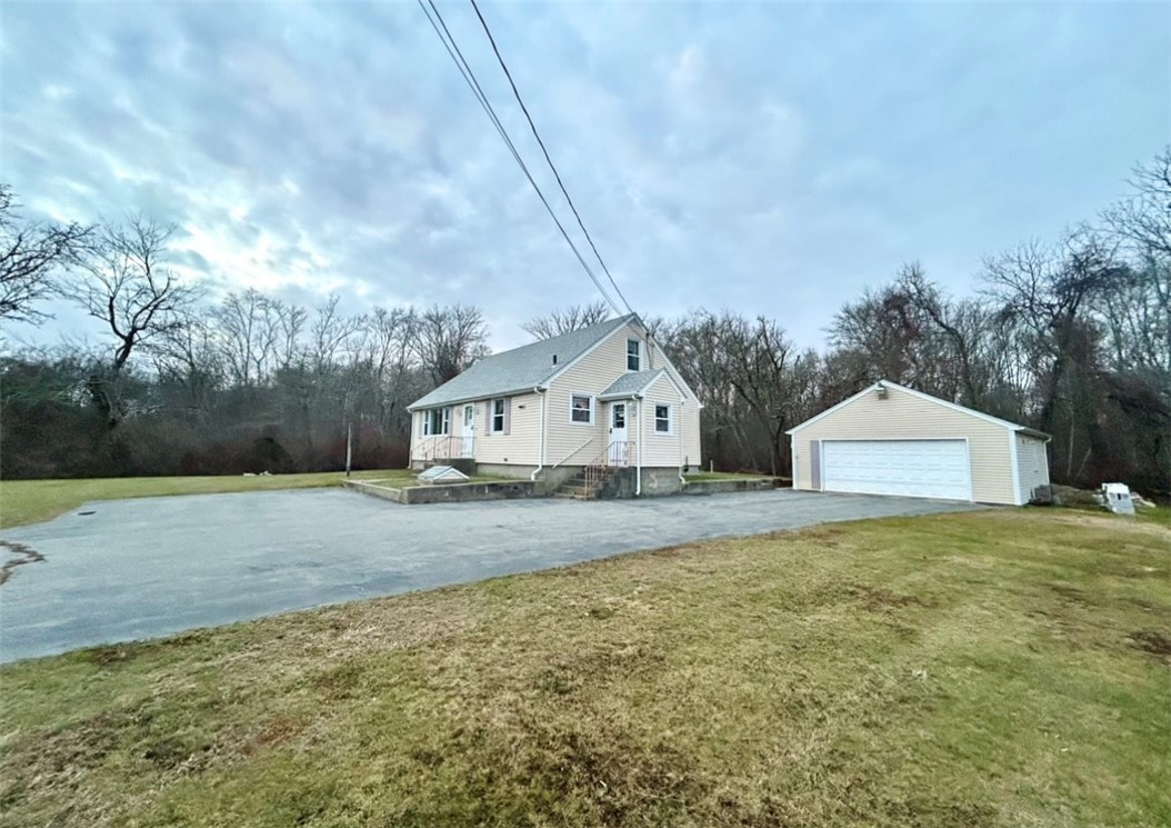 960 E Road Tiverton, RI 02878 - Photo 4 of 20