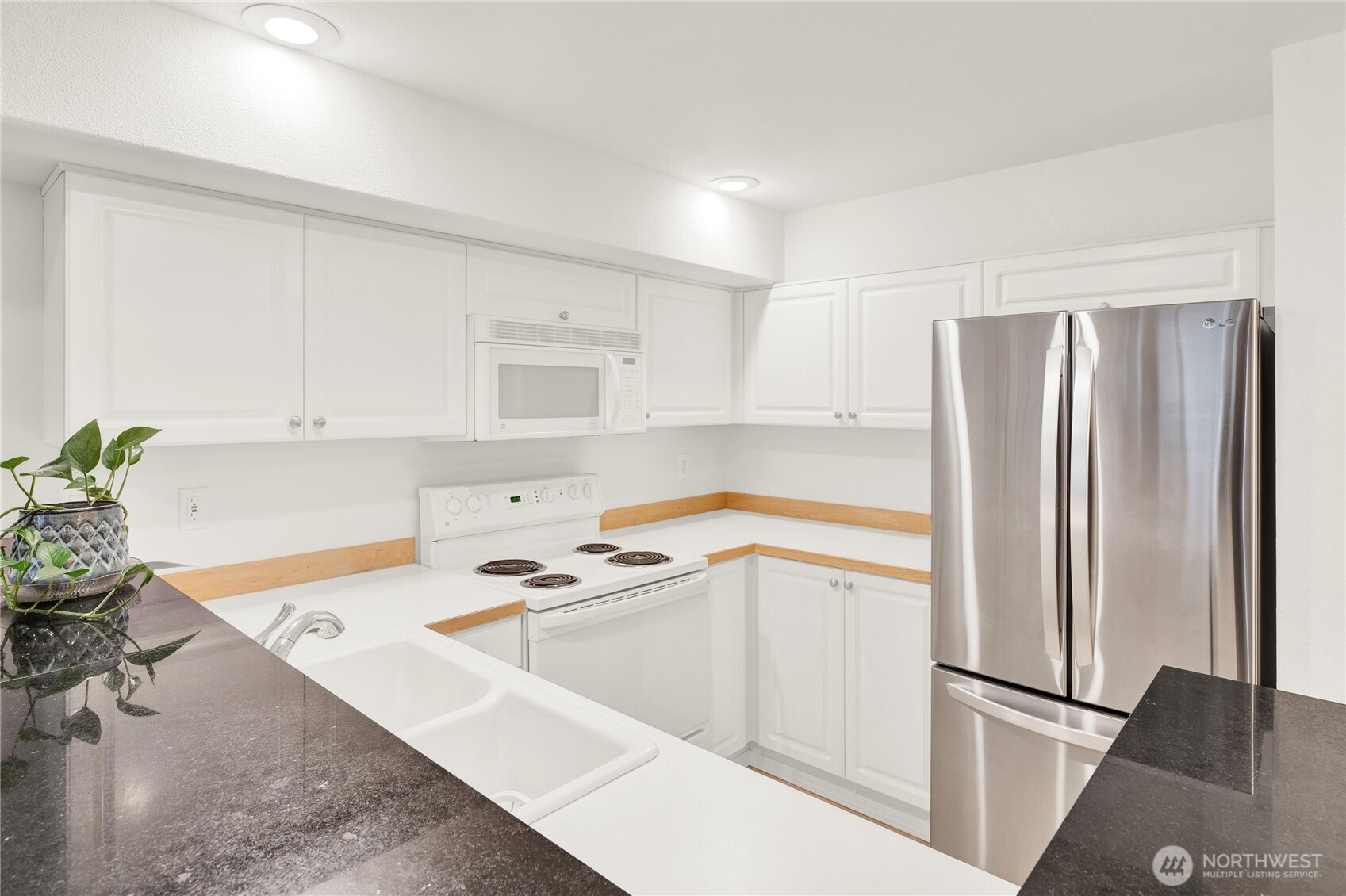 3318 30th Avenue Southwest, Unit B404 Seattle, WA 98126 - Photo 15 of 17