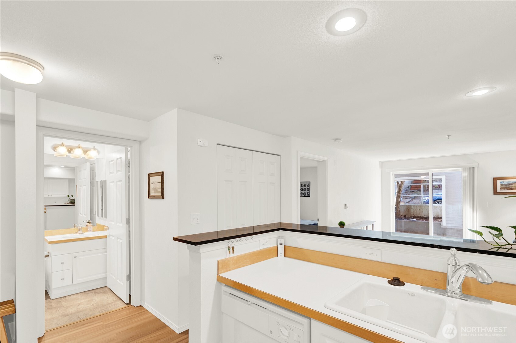 3318 30th Avenue Southwest, Unit B404 Seattle, WA 98126 - Photo 2 of 17