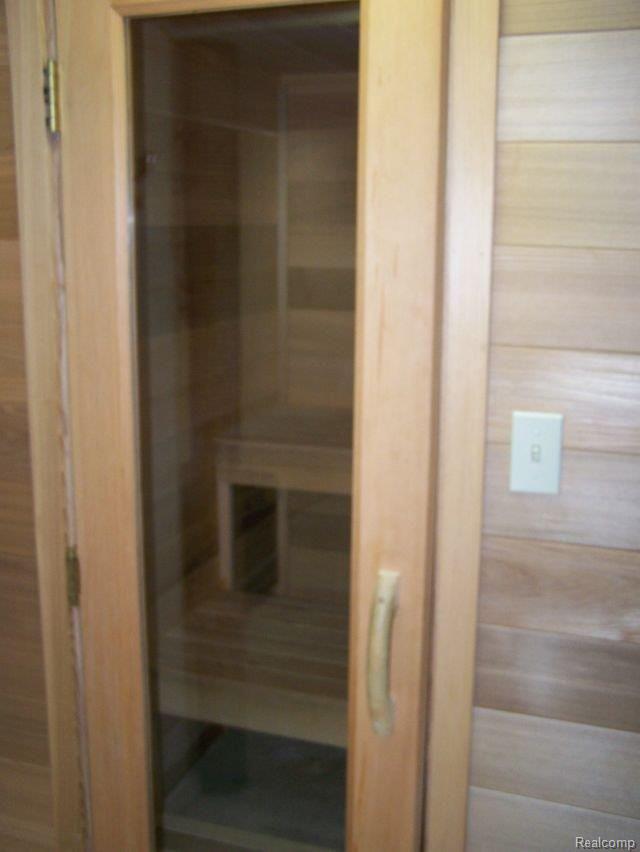 340 Shellbourne Drive Rochester, MI 48309 - Photo 14 of 16 Steam Shower