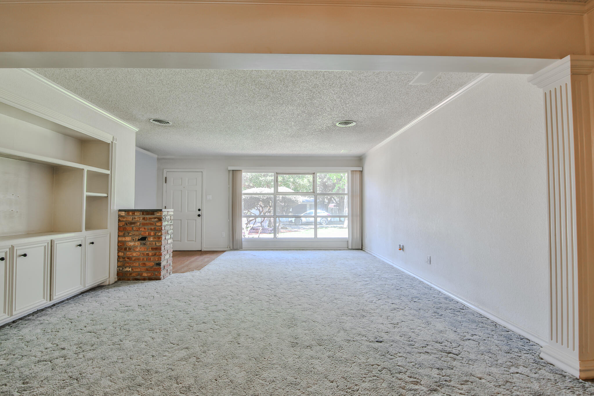 4315 47th Street Lubbock, TX 79413 - Photo 11 of 37 a big room with closet and windows