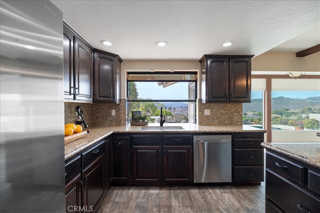 1509 Macadamia Drive Fallbrook, CA 92028 - Photo 7 of 50