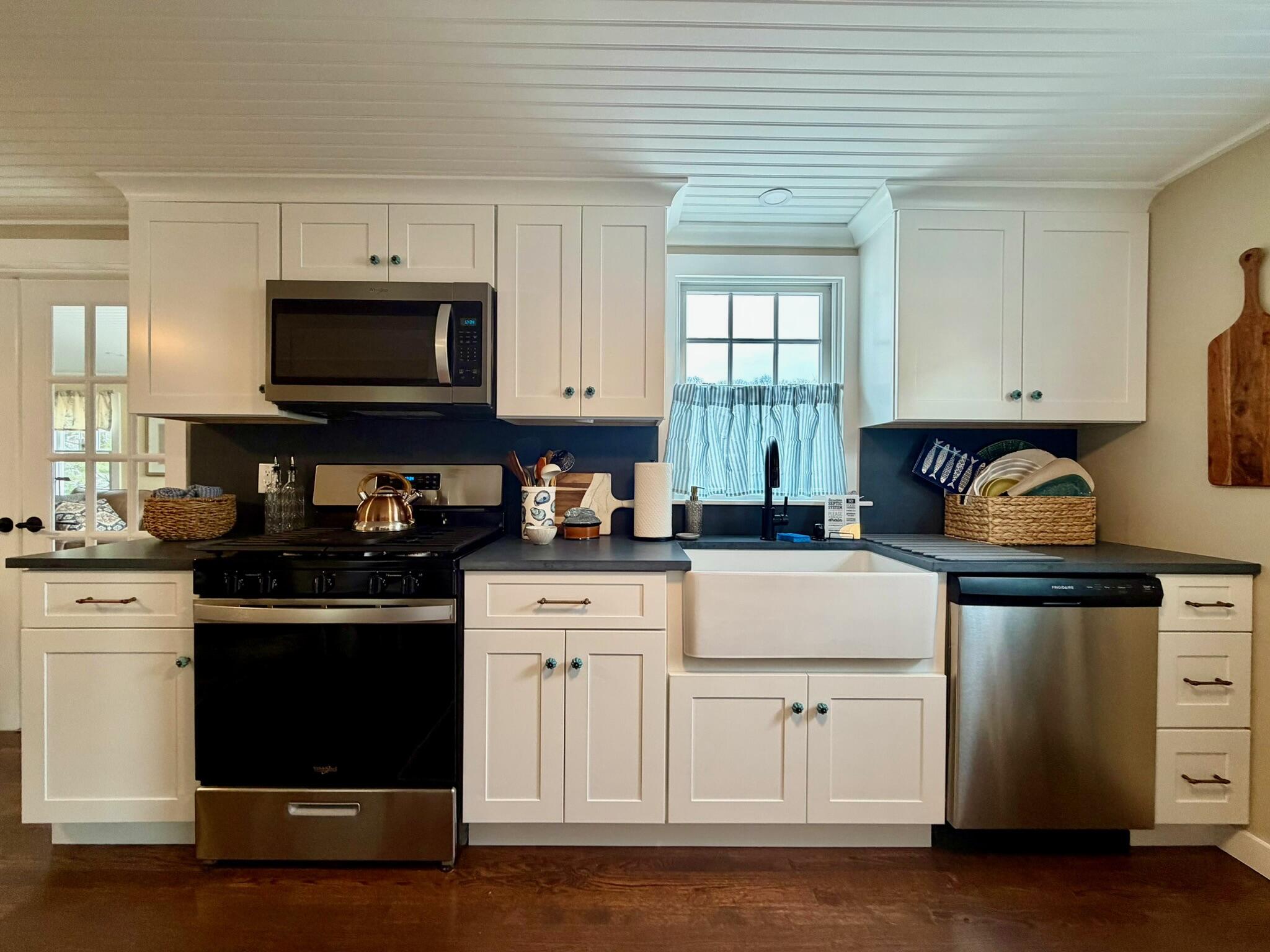 22 Presidents Road Bourne, MA 02532 - Photo 2 of 26 IMG_5068