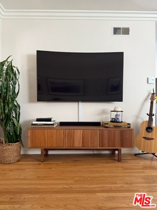 4164 Madison Avenue, Unit B Culver City, CA 90232 - Photo 19 of 21 a living room with furniture and a flat screen tv