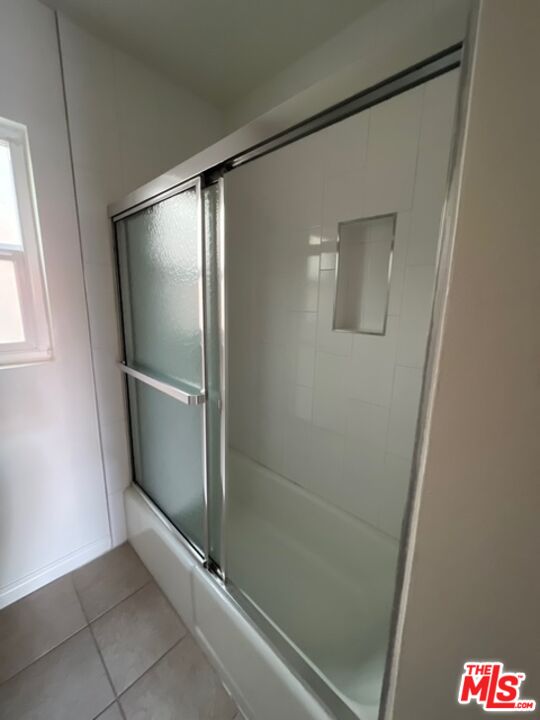 4164 Madison Avenue, Unit B Culver City, CA 90232 - Photo 9 of 21 a bathroom with a glass shower door