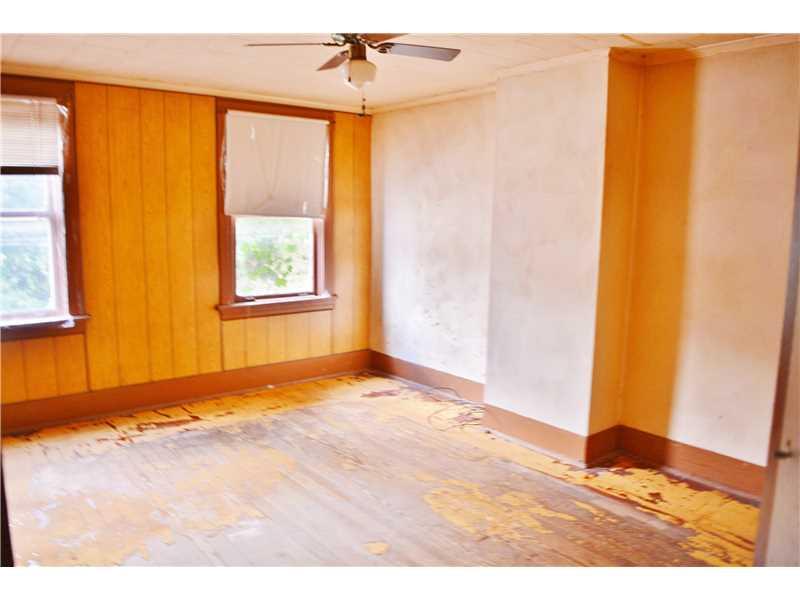 1063 Geyer Road Pittsburgh, PA 15209 - Photo 5 of 20 Bedroom.