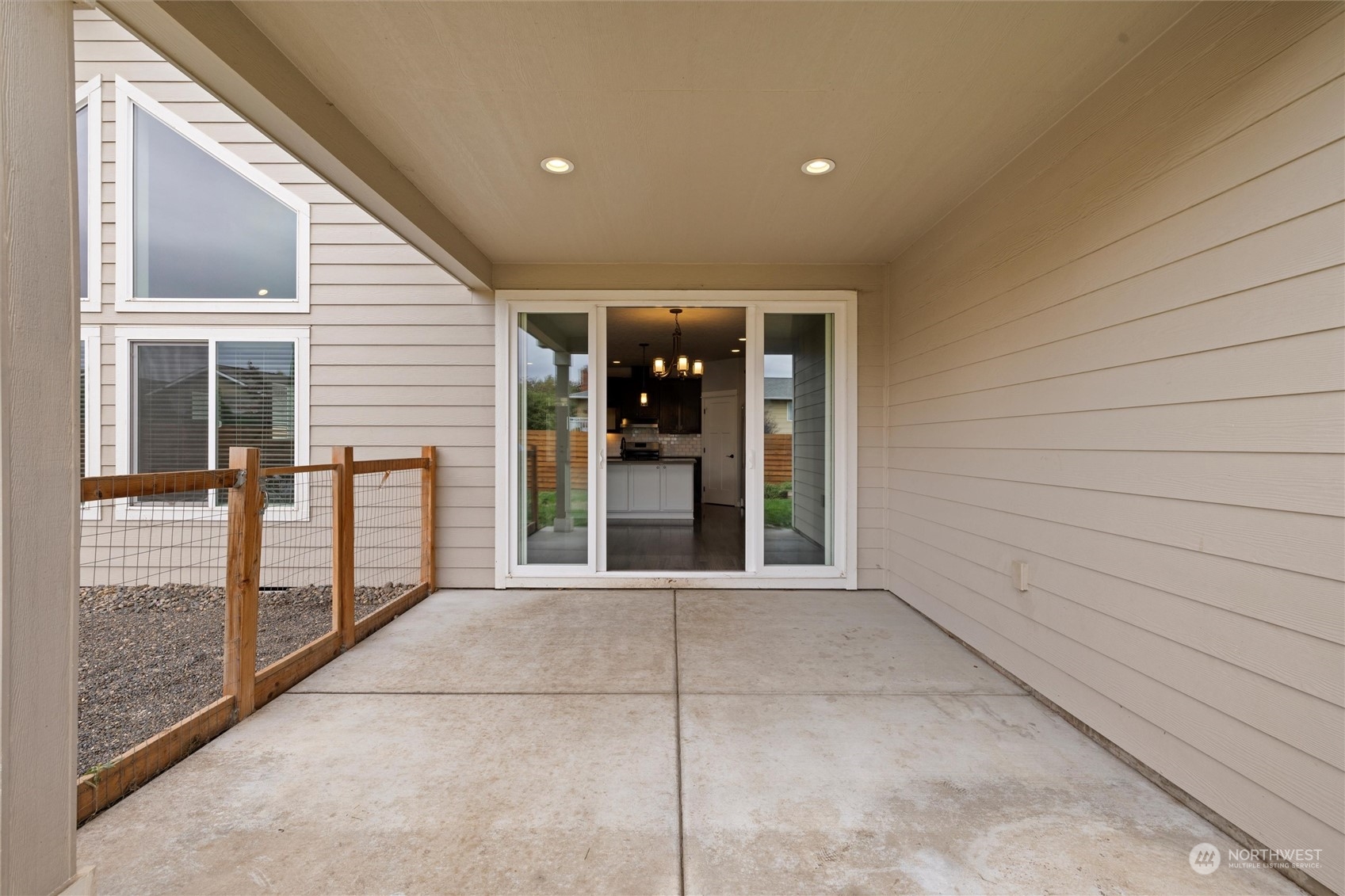 862 Boulder Street Walla Walla, WA 99362 - Photo 29 of 38 a view of an entryway of the house