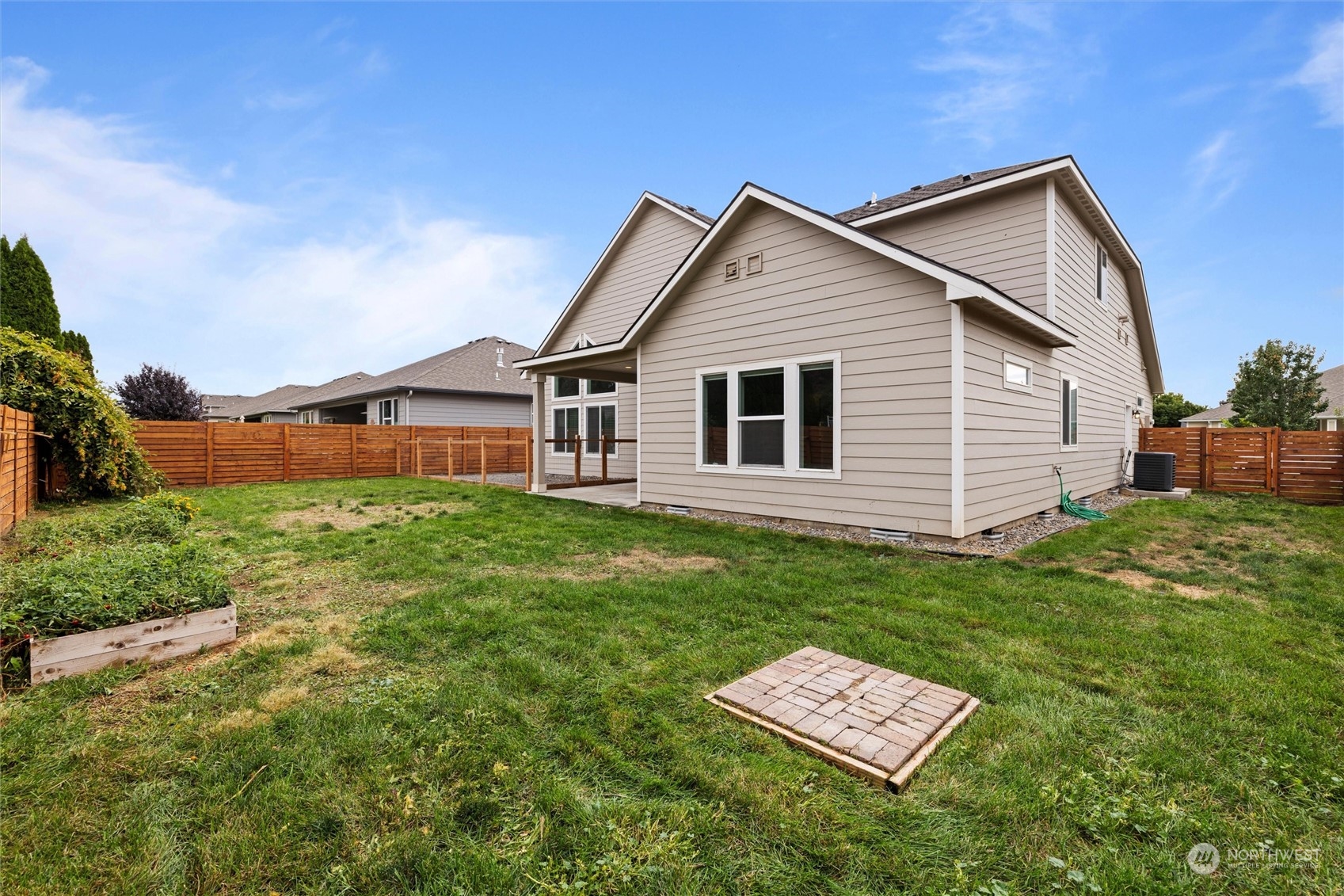 862 Boulder Street Walla Walla, WA 99362 - Photo 32 of 38 a view of a yard with a house