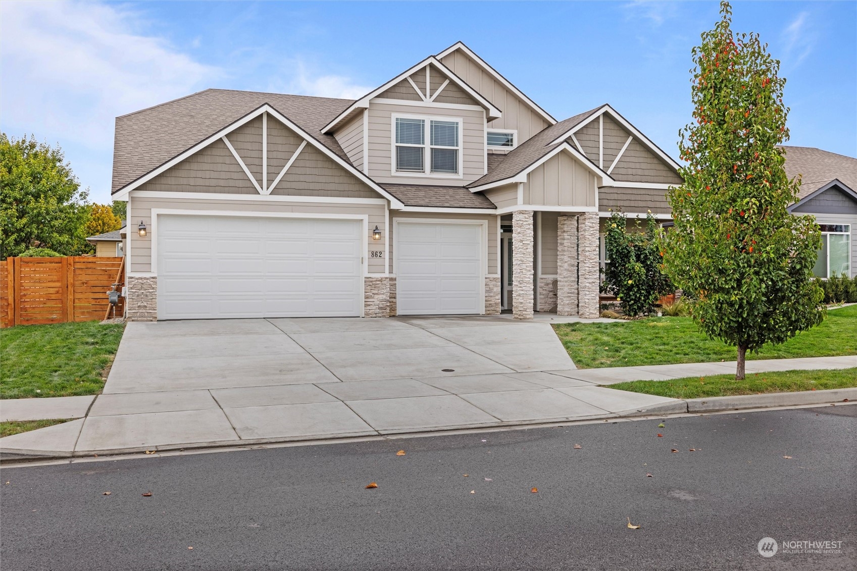 862 Boulder Street Walla Walla, WA 99362 - Photo 36 of 38 a front view of a house with a yard and garage