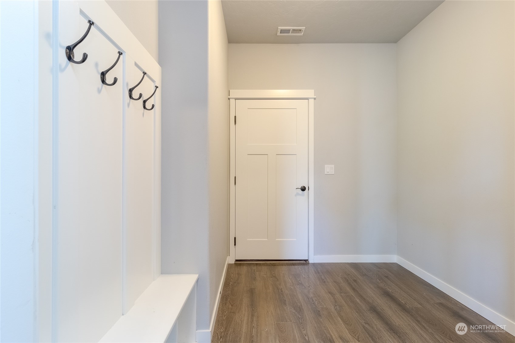 862 Boulder Street Walla Walla, WA 99362 - Photo 10 of 38 a view of a room with wooden floor and mirror