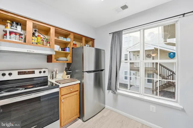 $280,000 | 9458 Scarlet Oak Drive, Manassas, VA 20110