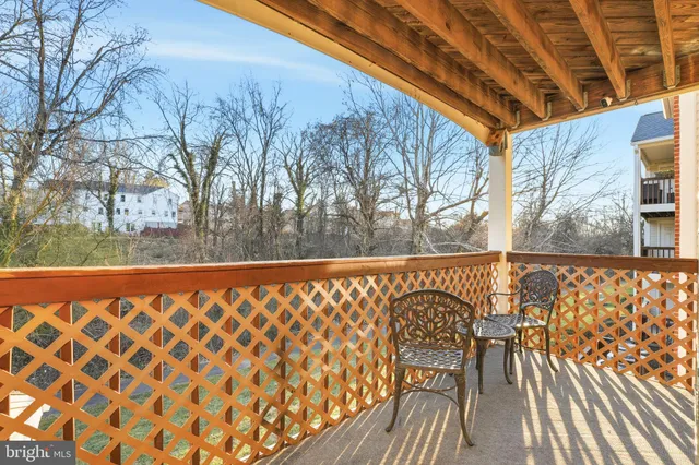 $280,000 | 9458 Scarlet Oak Drive, Manassas, VA 20110