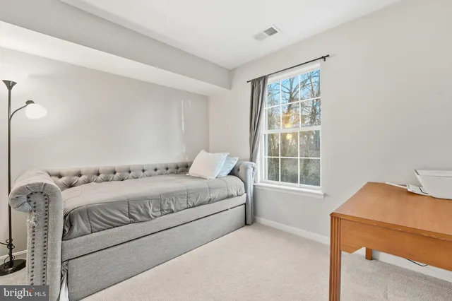 $280,000 | 9458 Scarlet Oak Drive, Manassas, VA 20110