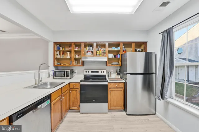 $280,000 | 9458 Scarlet Oak Drive, Manassas, VA 20110