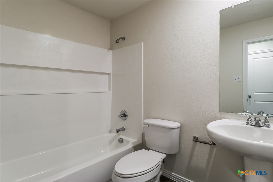 1005 South 22nd Street Temple, TX 76501 - Photo 19 of 21 a bathroom with a sink toilet and a bathtub