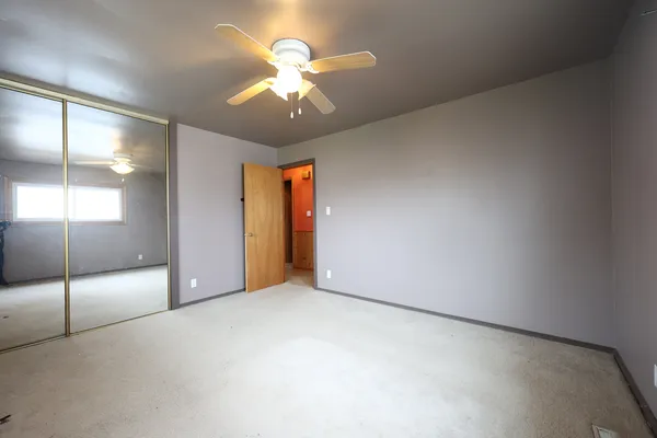 $244,900 | 704 Lincolnwood Drive, Streamwood, IL 60107