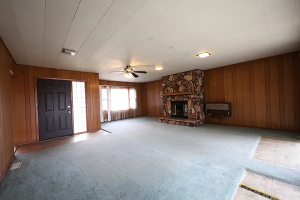 $244,900 | 704 Lincolnwood Drive, Streamwood, IL 60107