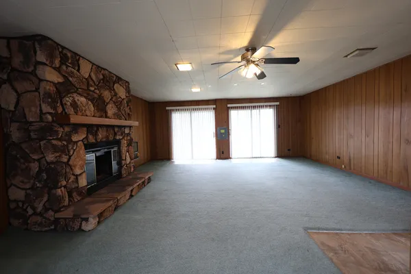 $244,900 | 704 Lincolnwood Drive, Streamwood, IL 60107