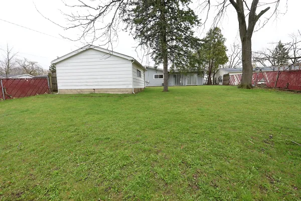 $244,900 | 704 Lincolnwood Drive, Streamwood, IL 60107