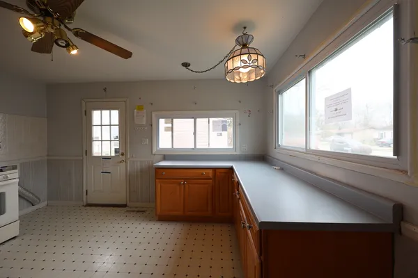 $244,900 | 704 Lincolnwood Drive, Streamwood, IL 60107