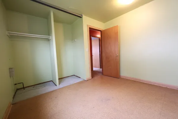 $244,900 | 704 Lincolnwood Drive, Streamwood, IL 60107