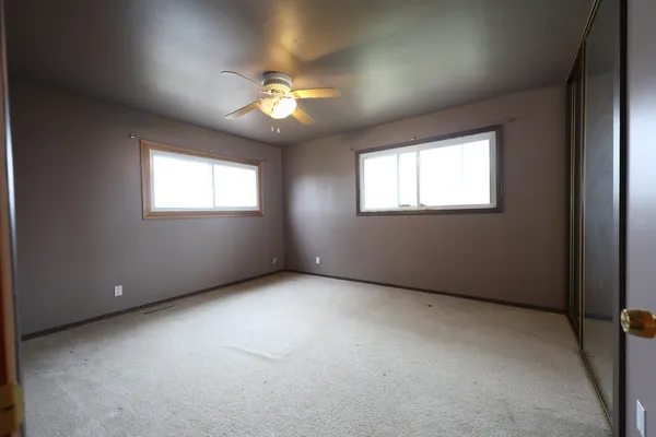 $244,900 | 704 Lincolnwood Drive, Streamwood, IL 60107