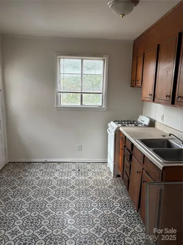 $135,000 | 1914 Manteo Court, Charlotte, NC 28208