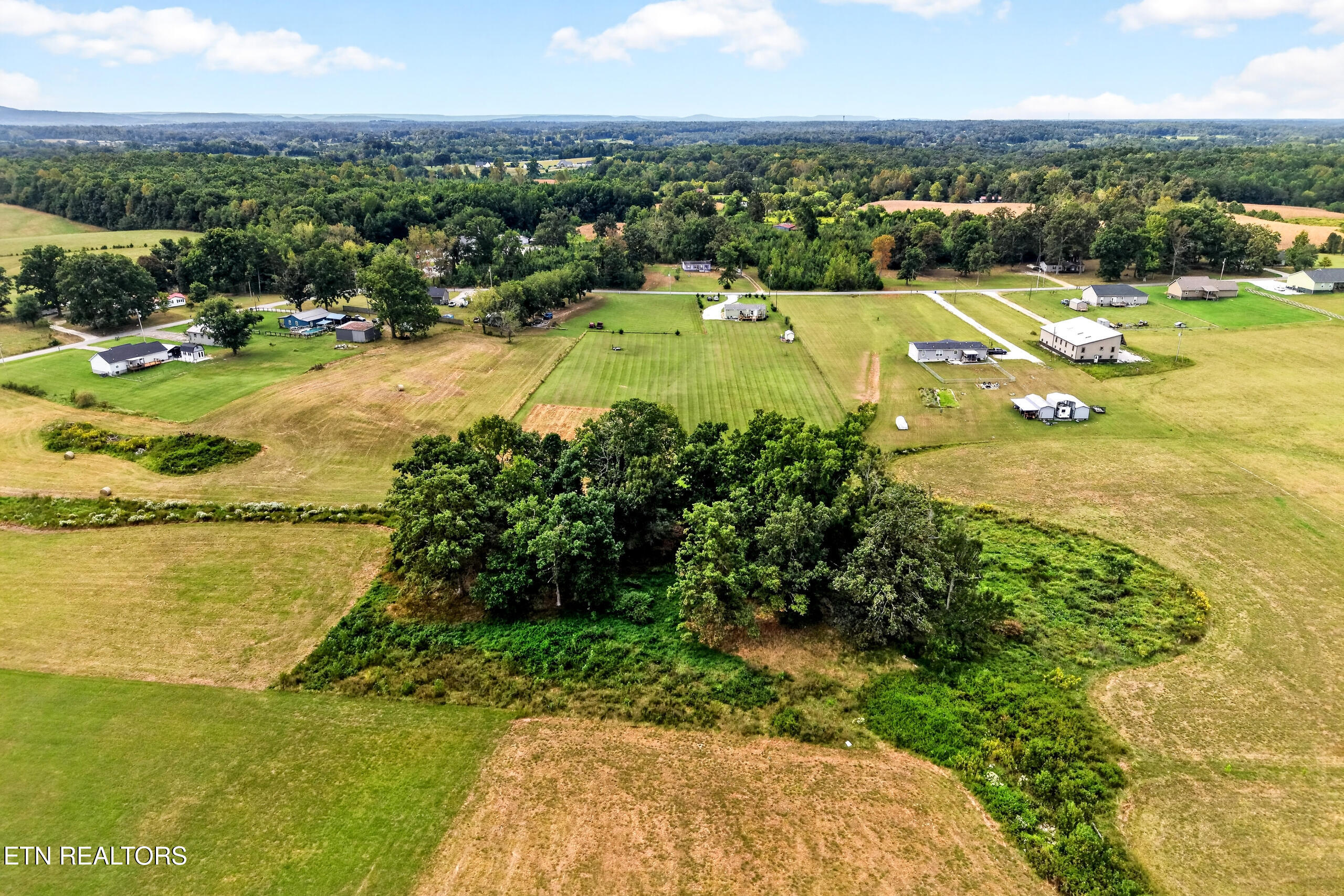 2641 Wildcat Road Sparta, TN 38583 - Photo 9 of 41 DJI_20260910223227_0004_D
