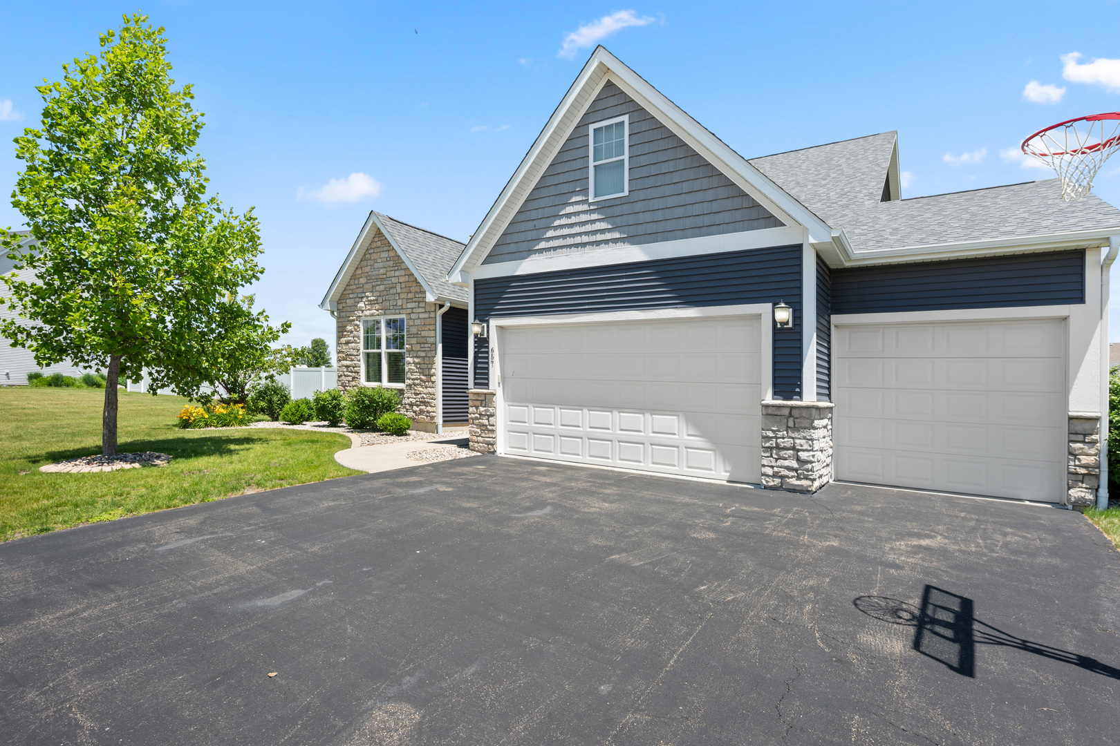 657 Brighton Way Sycamore, IL 60178 - Photo 7 of 64