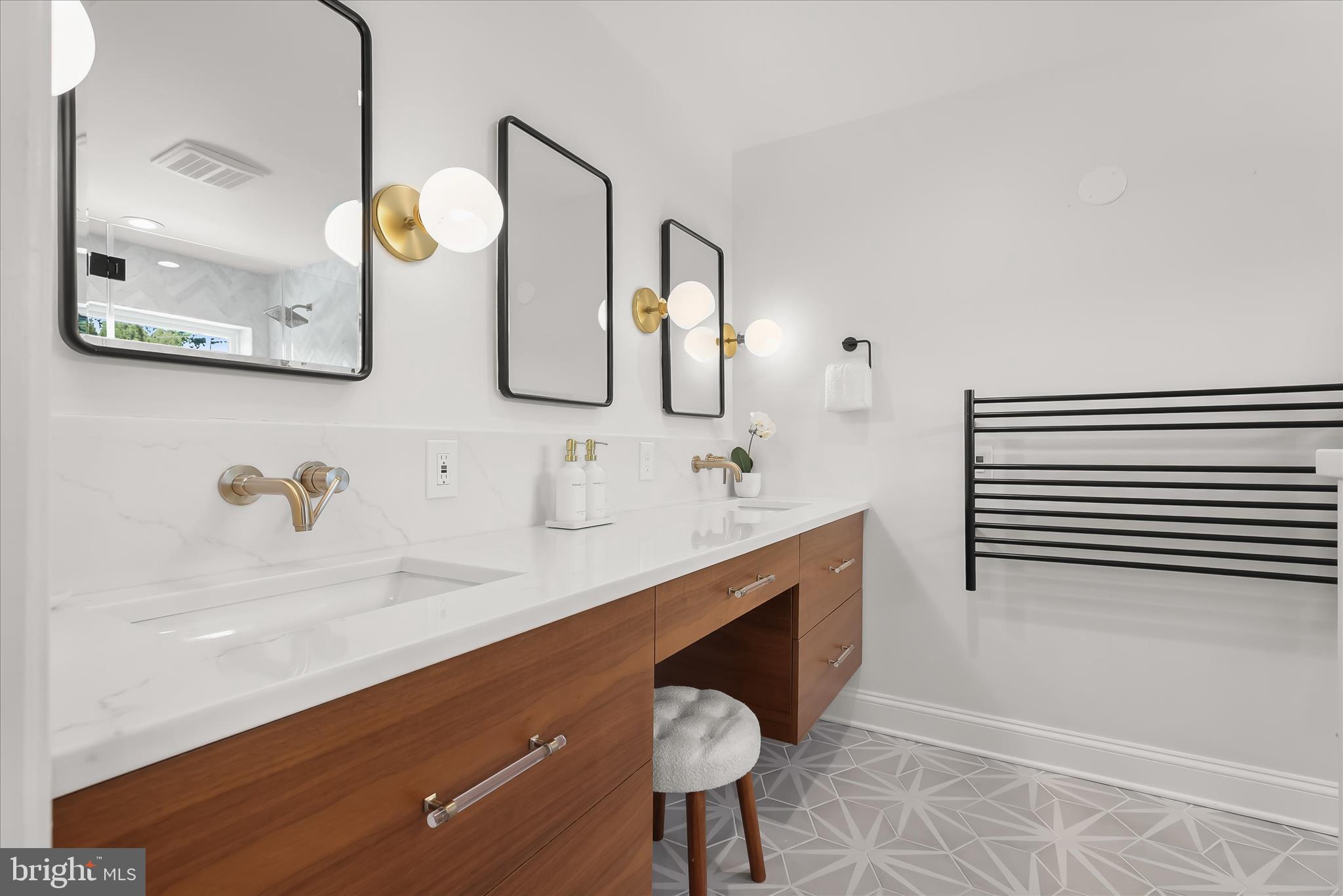 3412 Manor Hill Road Baltimore, MD 21208 - Photo 35 of 79 Primary En-Suite Bathroom