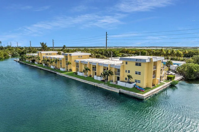 $340,000 | 201 Coppitt Road, Unit 204B, Key West, FL 33040