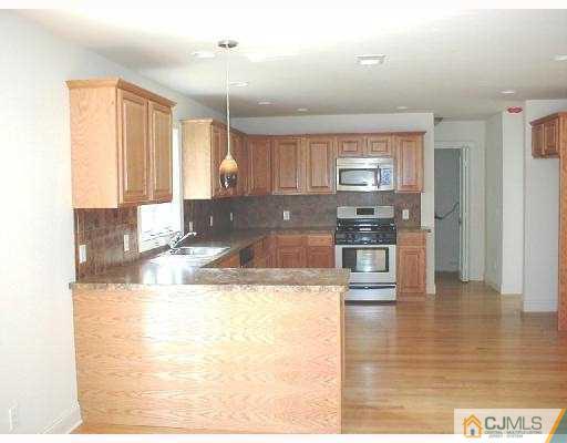 24 Walnut Street Edison, NJ 08817 - Photo 3 of 8 Gallery Image 3