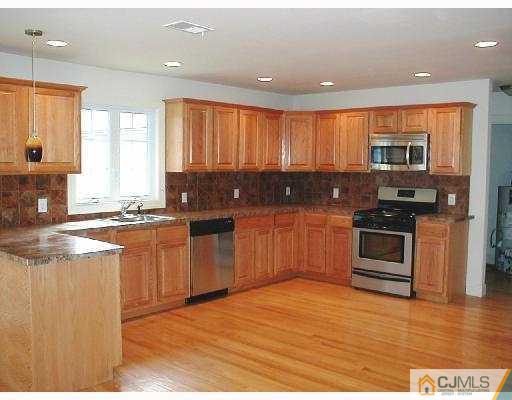 24 Walnut Street Edison, NJ 08817 - Photo 4 of 8 Gallery Image 4