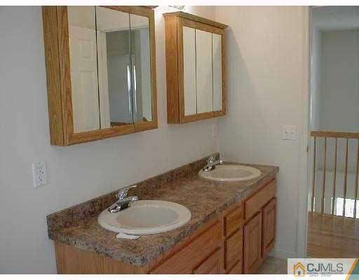 24 Walnut Street Edison, NJ 08817 - Photo 5 of 8 Gallery Image 5