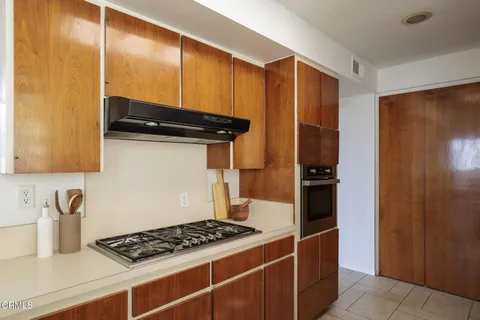 $1,699,950 | 1600 Sunset Plaza Drive, Los Angeles, CA 90069