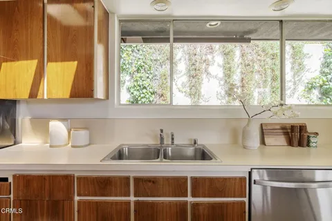 $1,699,950 | 1600 Sunset Plaza Drive, Los Angeles, CA 90069