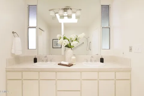 $1,699,950 | 1600 Sunset Plaza Drive, Los Angeles, CA 90069