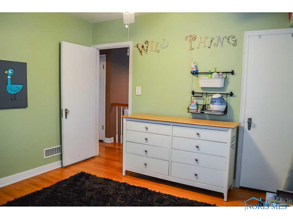2830 Cheltenham Road Toledo, OH 43606 - Photo 14 of 20 Bedroom. Huge closets