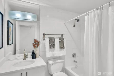 $498,750 | 3401 Wallingford Avenue North, Unit 405, Seattle, WA 98103