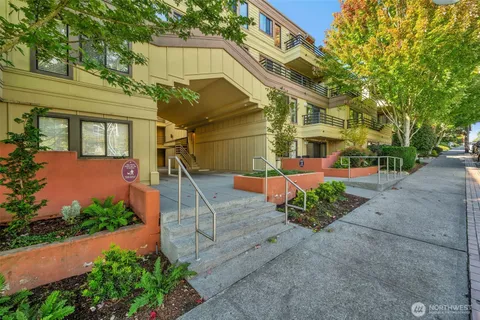 $498,750 | 3401 Wallingford Avenue North, Unit 405, Seattle, WA 98103