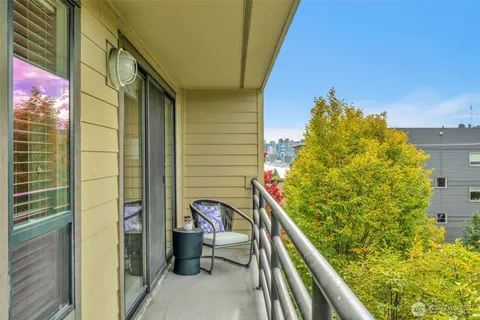 $498,750 | 3401 Wallingford Avenue North, Unit 405, Seattle, WA 98103